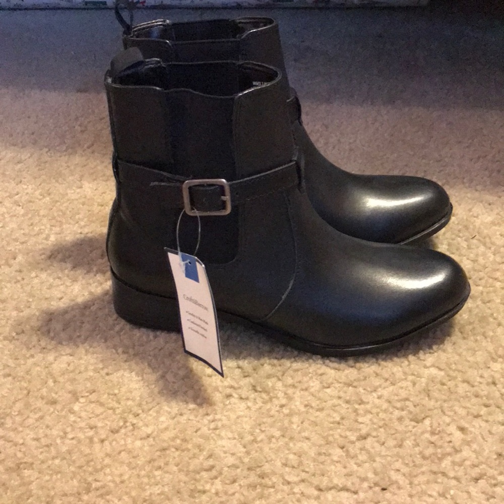 Black winter boot size 7